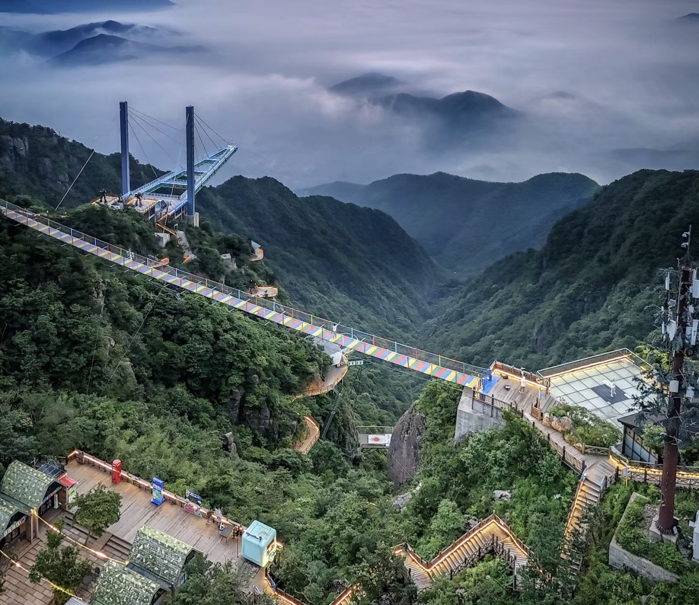 激流勇進(jìn)，云端探險(xiǎn)